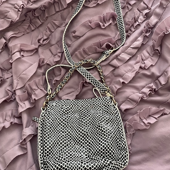 Sondra Roberts 2 crossbody bag - Picture 2 of 7